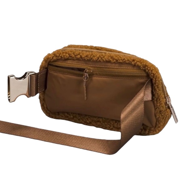 Lululemon Everywhere Fleece Belt Bag 1L - Picture 9 of 15